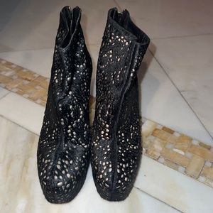 Alice & Olivia fur and lace detail chic bootie!